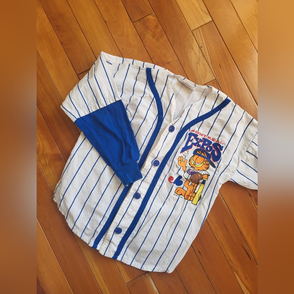 RARE Vintage Montreal Expos Long Sleeves Shirt featuring Garfield